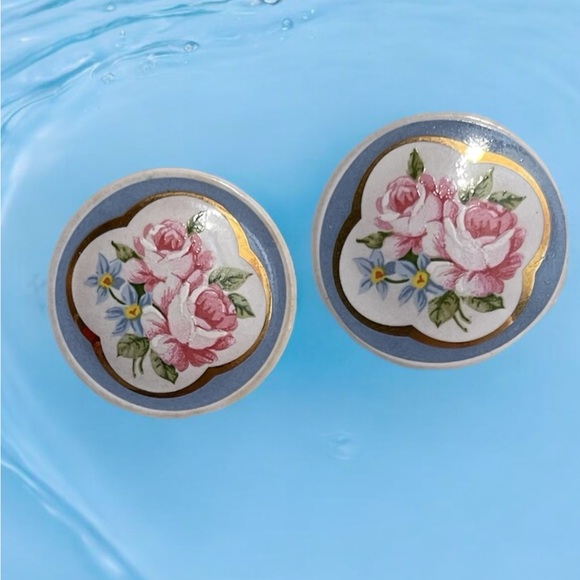 Vintage Floral Clip-On Earrings - Picture 2 of 6
